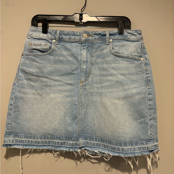 Women's Loft Denim Skirt - Size 8 Skirt Length is 17 1/2 Frayed Hem Worn 1x - Picture 5 of 10
